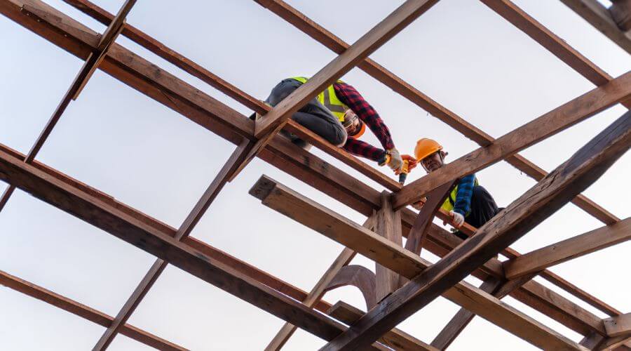 Professional gutter cleaning services in Hamshire, TX